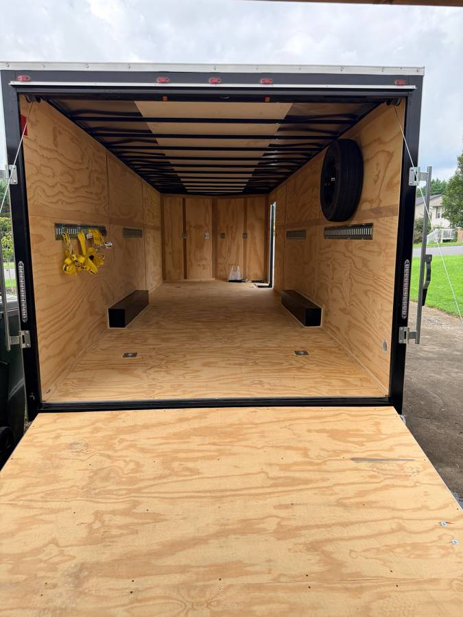 2025 Interstate Victory 24’ Enclosed Trailer, photo 11