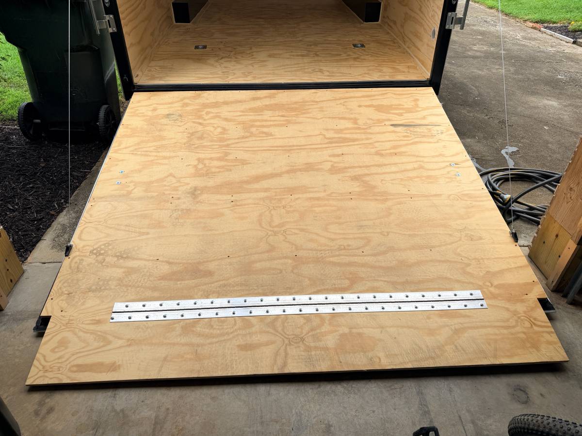 2025 Interstate Victory 24’ Enclosed Trailer, photo 12