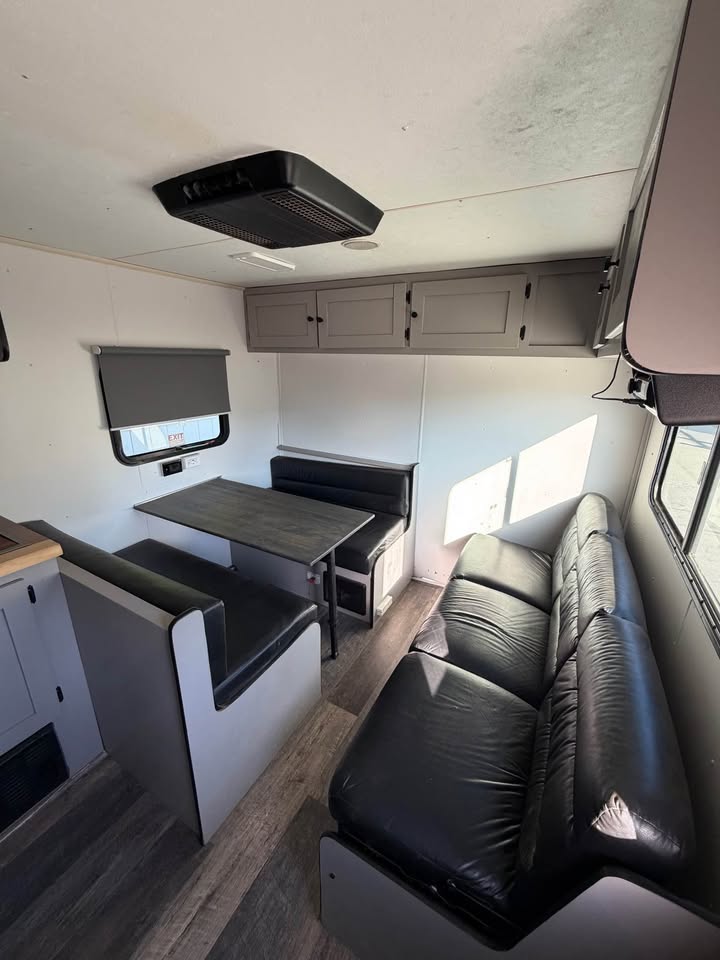 2018 Vintage Outlaw race trailer with living quarters, photo 6