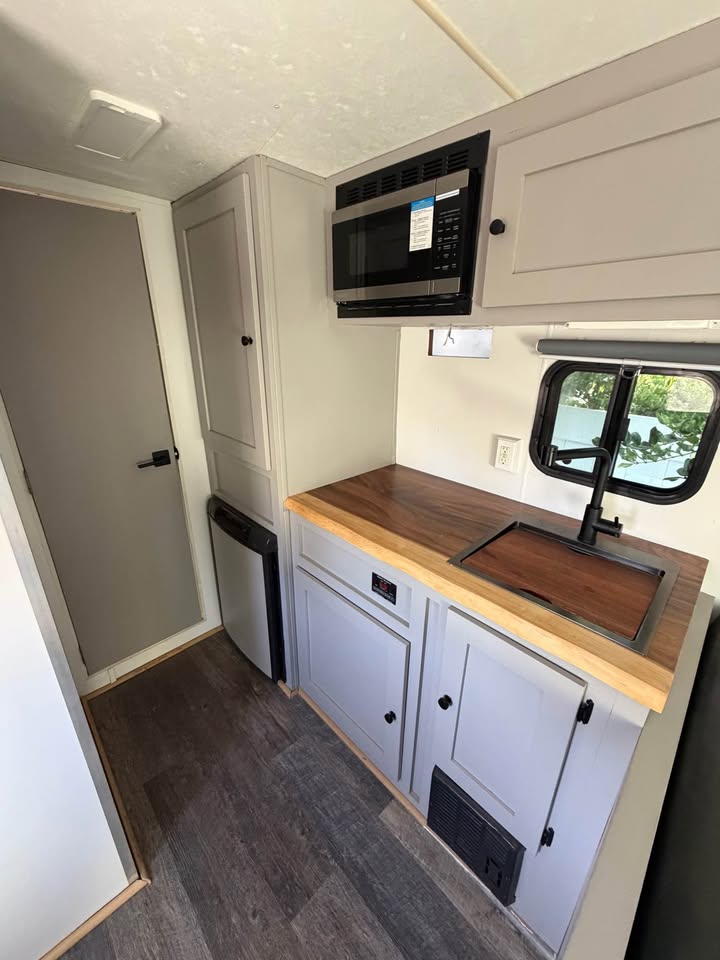 2018 Vintage Outlaw race trailer with living quarters, photo 7