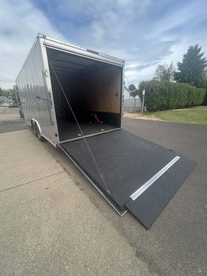 2023 Cargo Mate E-Series Enclosed Trailer, photo 3
