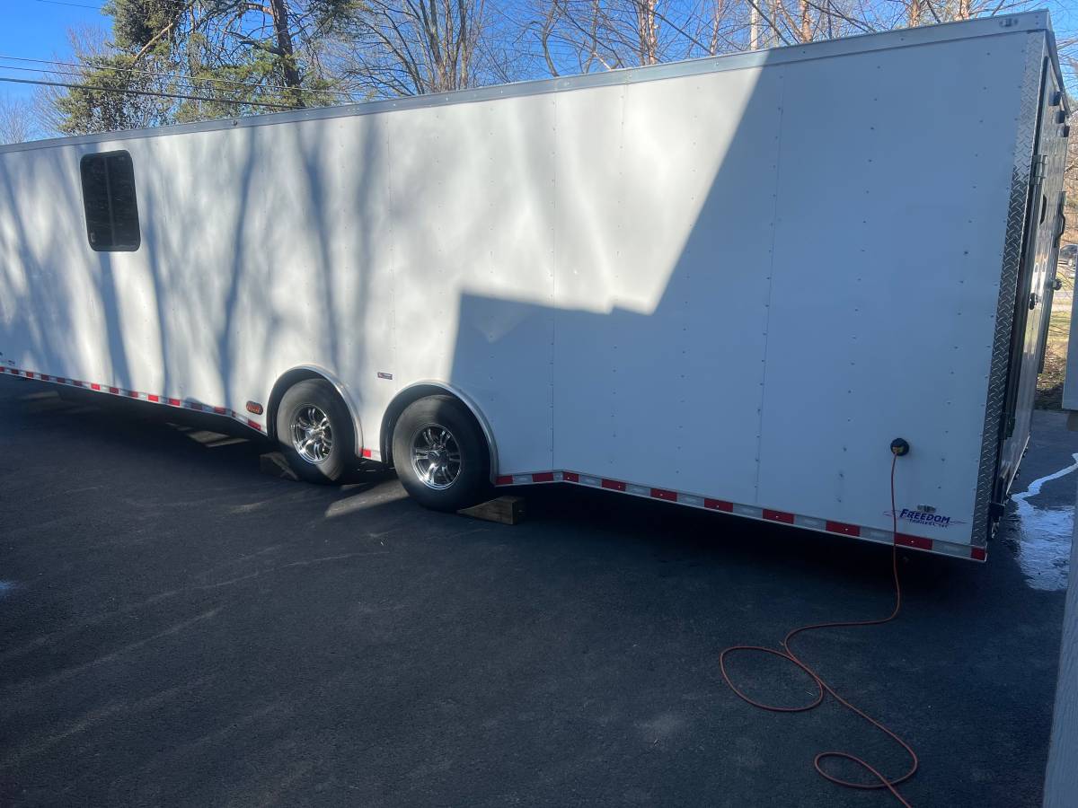 Enclosed 30’car hauler, photo 3