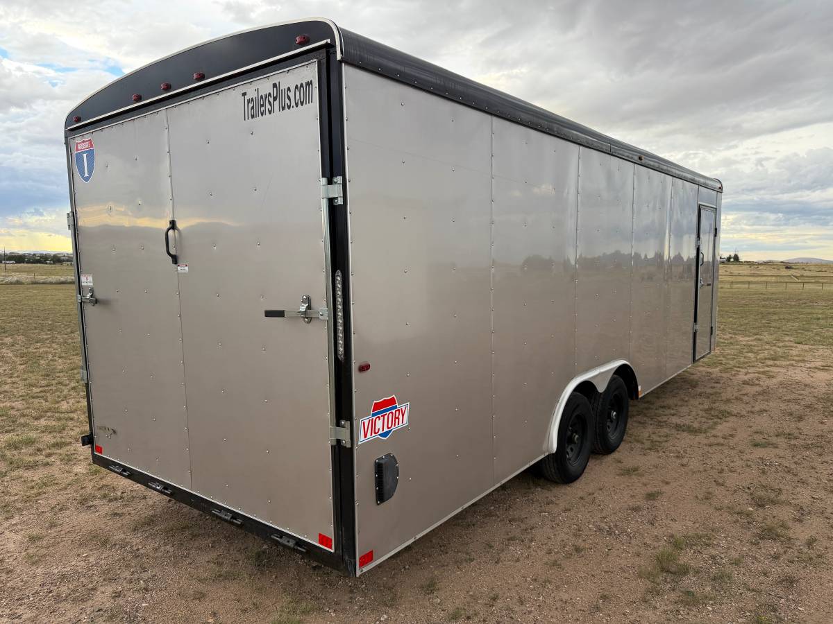 2022 Interstate 8.5x24x7 Enclosed Cargo Trailer Car Hauler, photo 2
