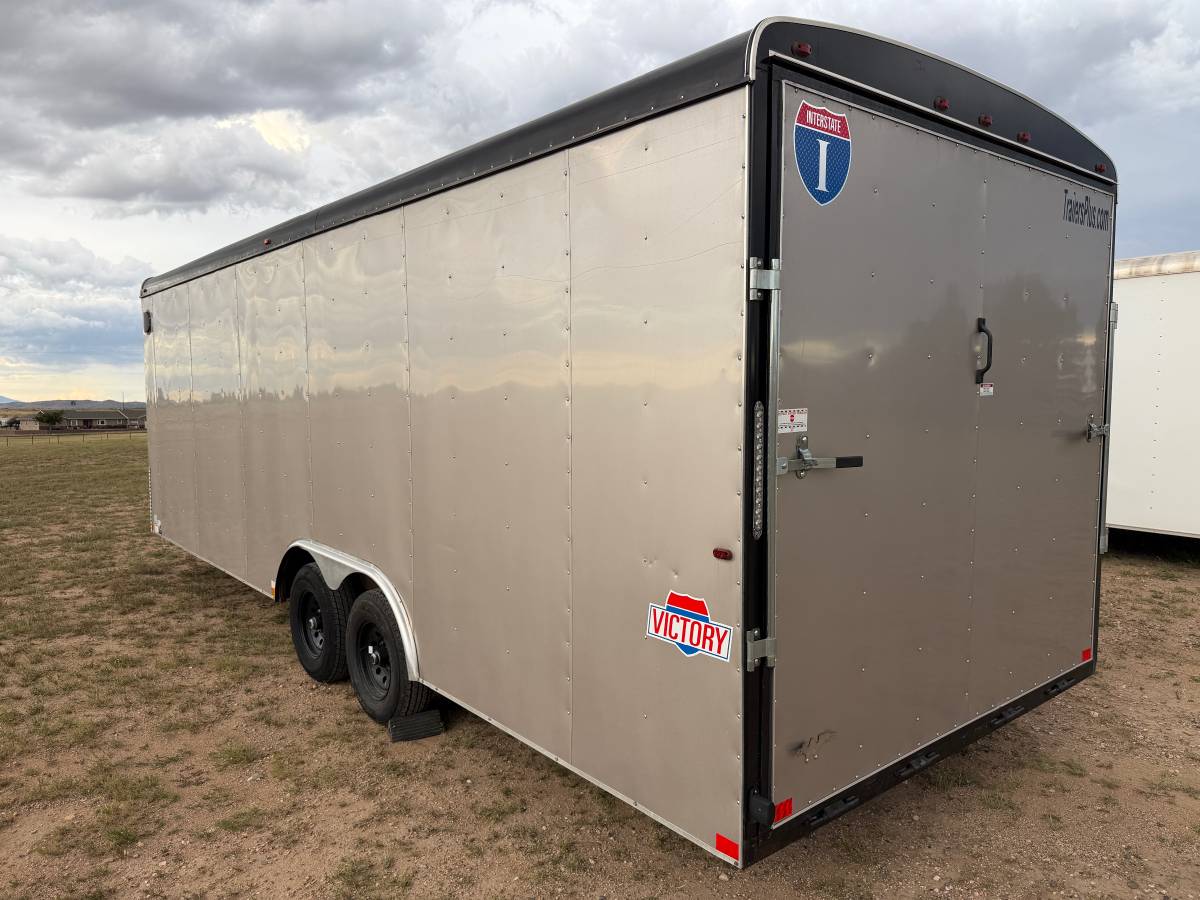 2022 Interstate 8.5x24x7 Enclosed Cargo Trailer Car Hauler, photo 3