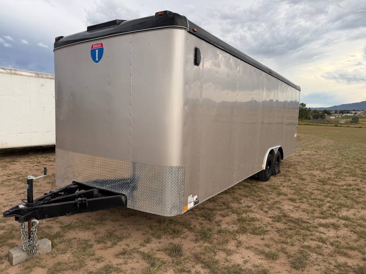 2022 Interstate 8.5x24x7 Enclosed Cargo Trailer Car Hauler, photo 4