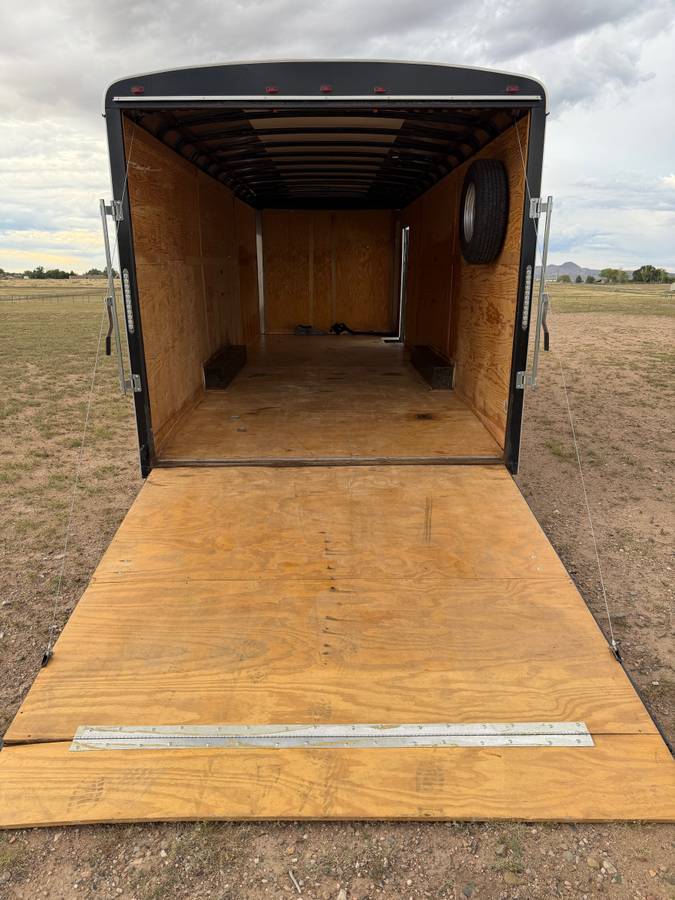 2022 Interstate 8.5x24x7 Enclosed Cargo Trailer Car Hauler, photo 5