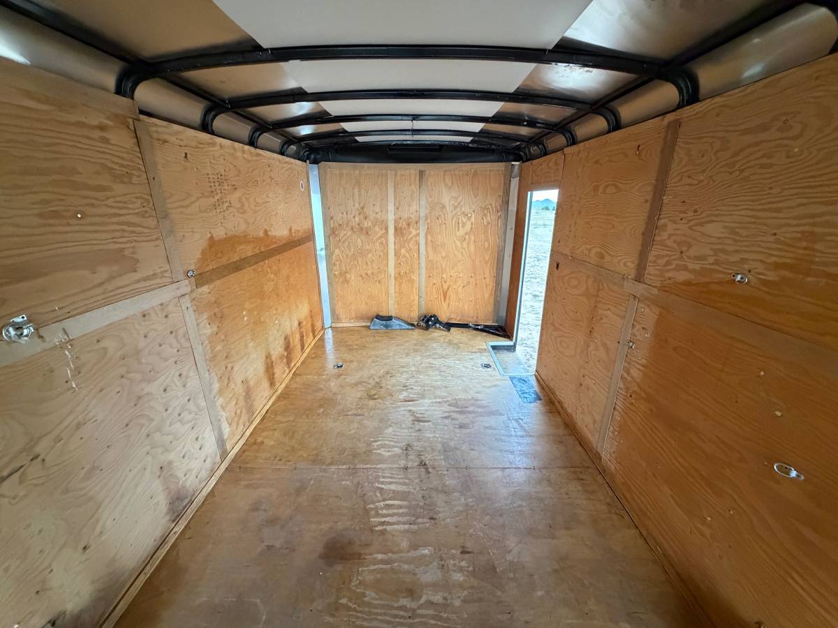 2022 Interstate 8.5x24x7 Enclosed Cargo Trailer Car Hauler, photo 7