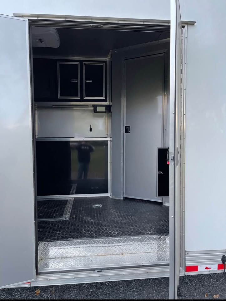 Continental Cargo Enclosed race trailer, photo 3