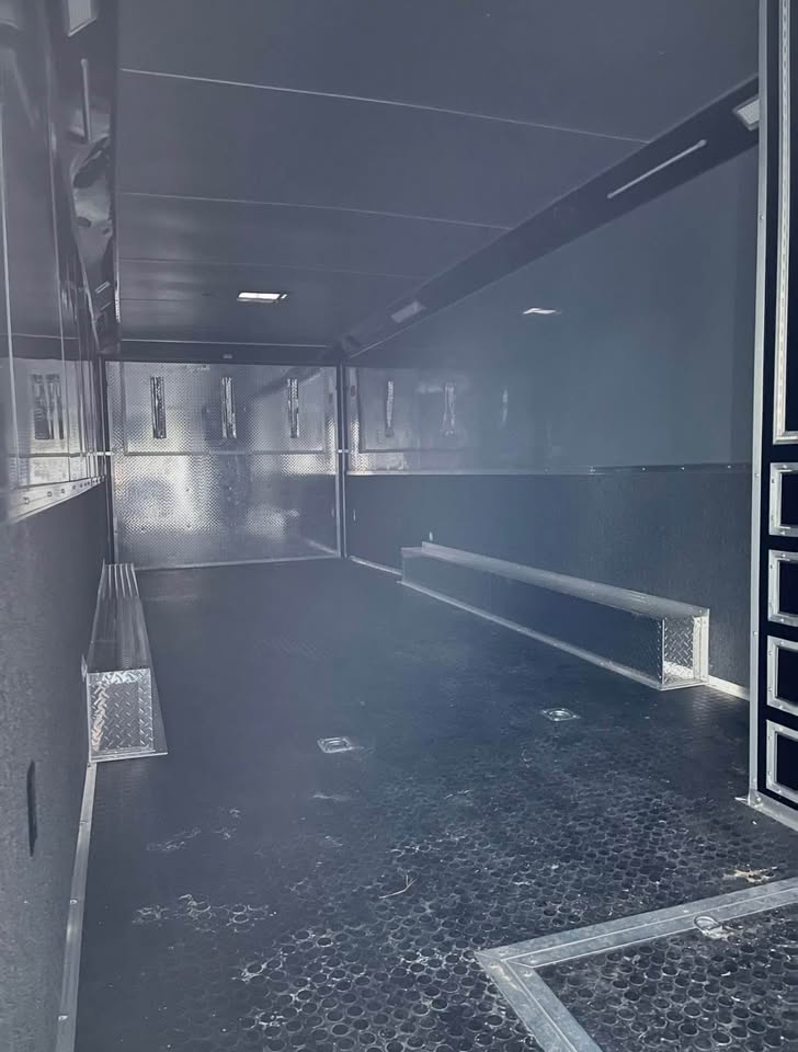 Continental Cargo Enclosed race trailer, photo 4