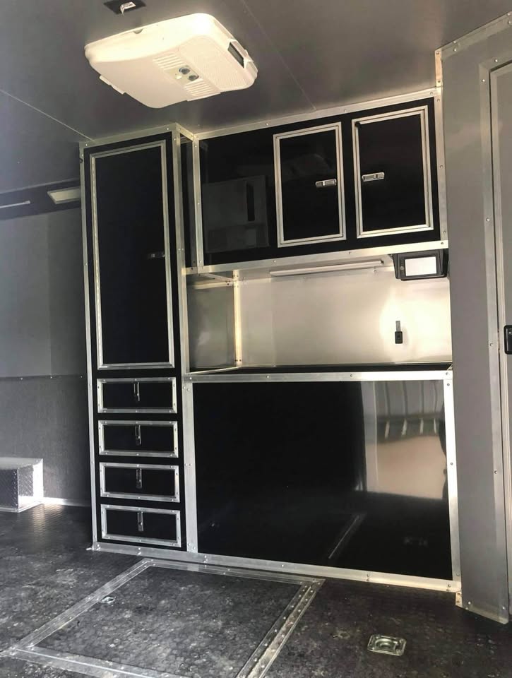 Continental Cargo Enclosed race trailer, photo 9