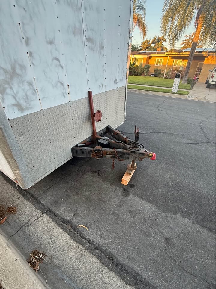 Hallmark 24’ enclosed trailer, photo 2