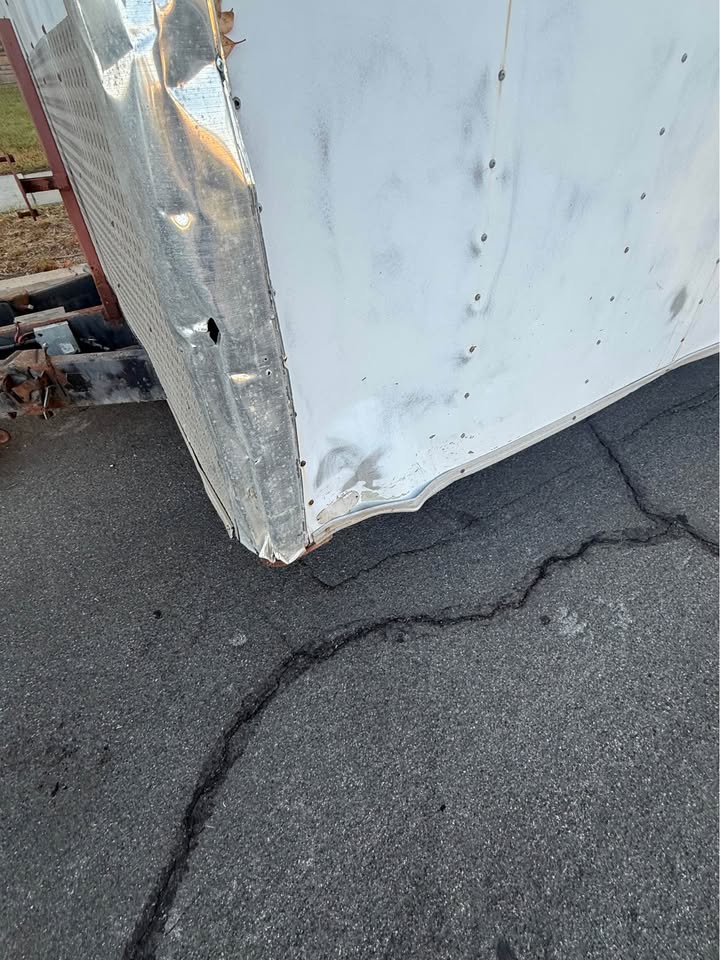 Hallmark 24’ enclosed trailer, photo 4