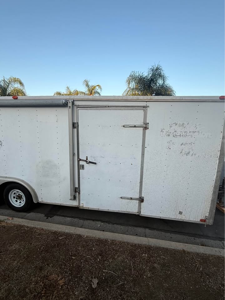 Hallmark 24’ enclosed trailer, photo 6