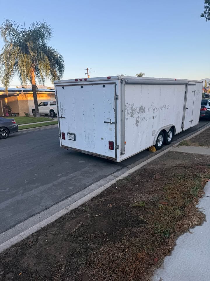 Hallmark 24’ enclosed trailer, photo 7