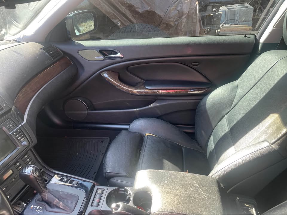 2004 BMW 330Ci, automatic, runs, right apron damage, photo 10