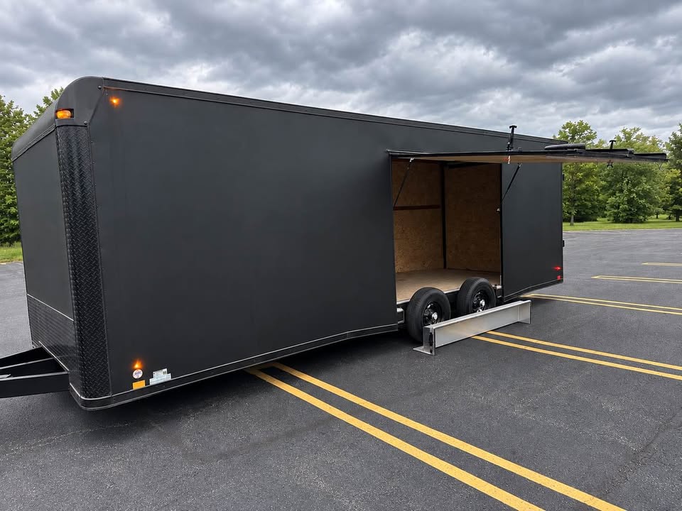 2024 Discovery 8.5x24 enclosed car hauler, 7 ft interior height, photo 4