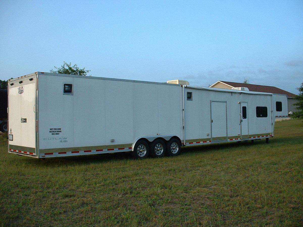 2012 Vintage Outlaw 53' Enclosed Car Hauler with Living Quarters, photo 5