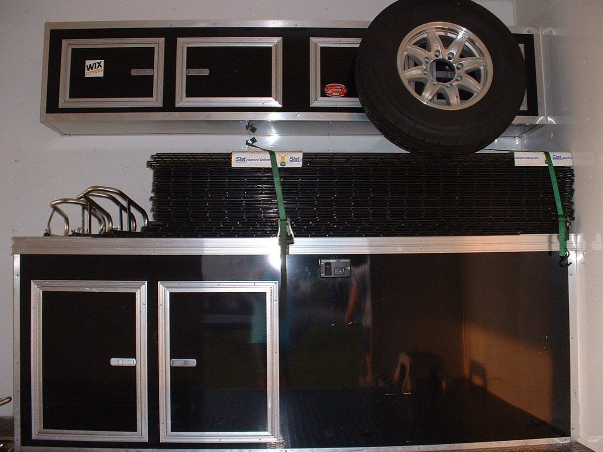 2012 Vintage Outlaw 53' Enclosed Car Hauler with Living Quarters, photo 6