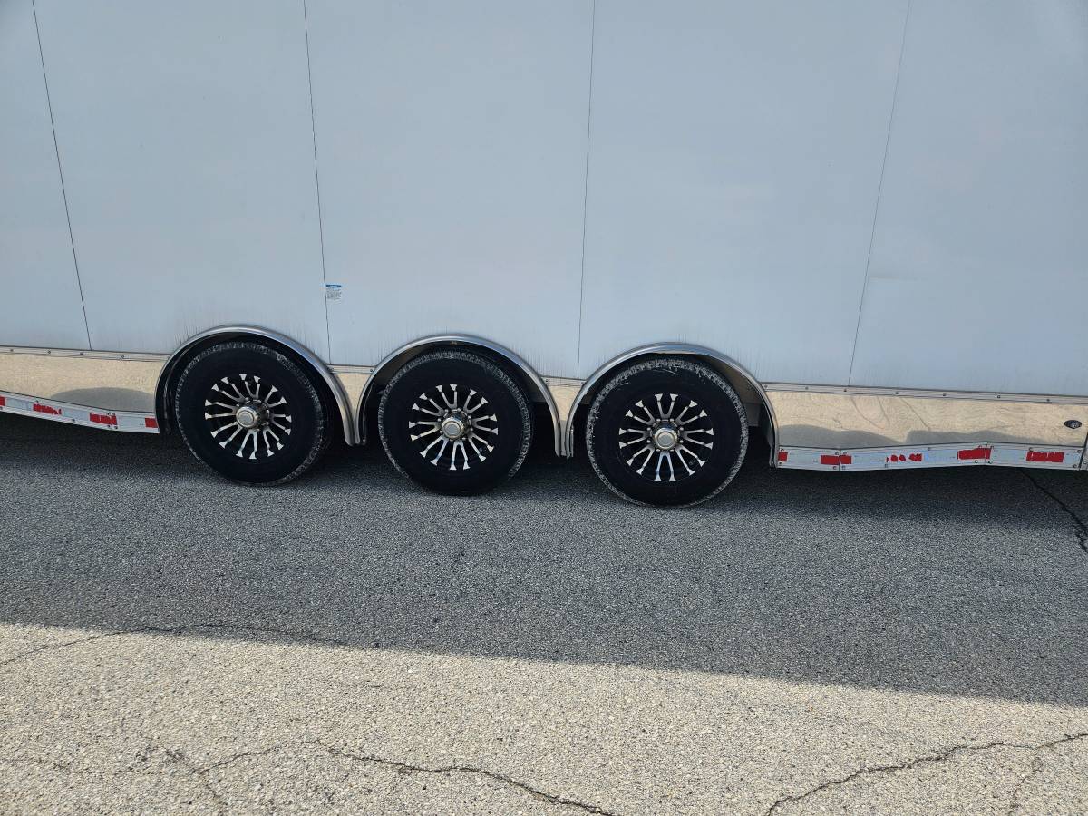 2019 Aluminum Enclosed 24' Stacker trailer, photo 2
