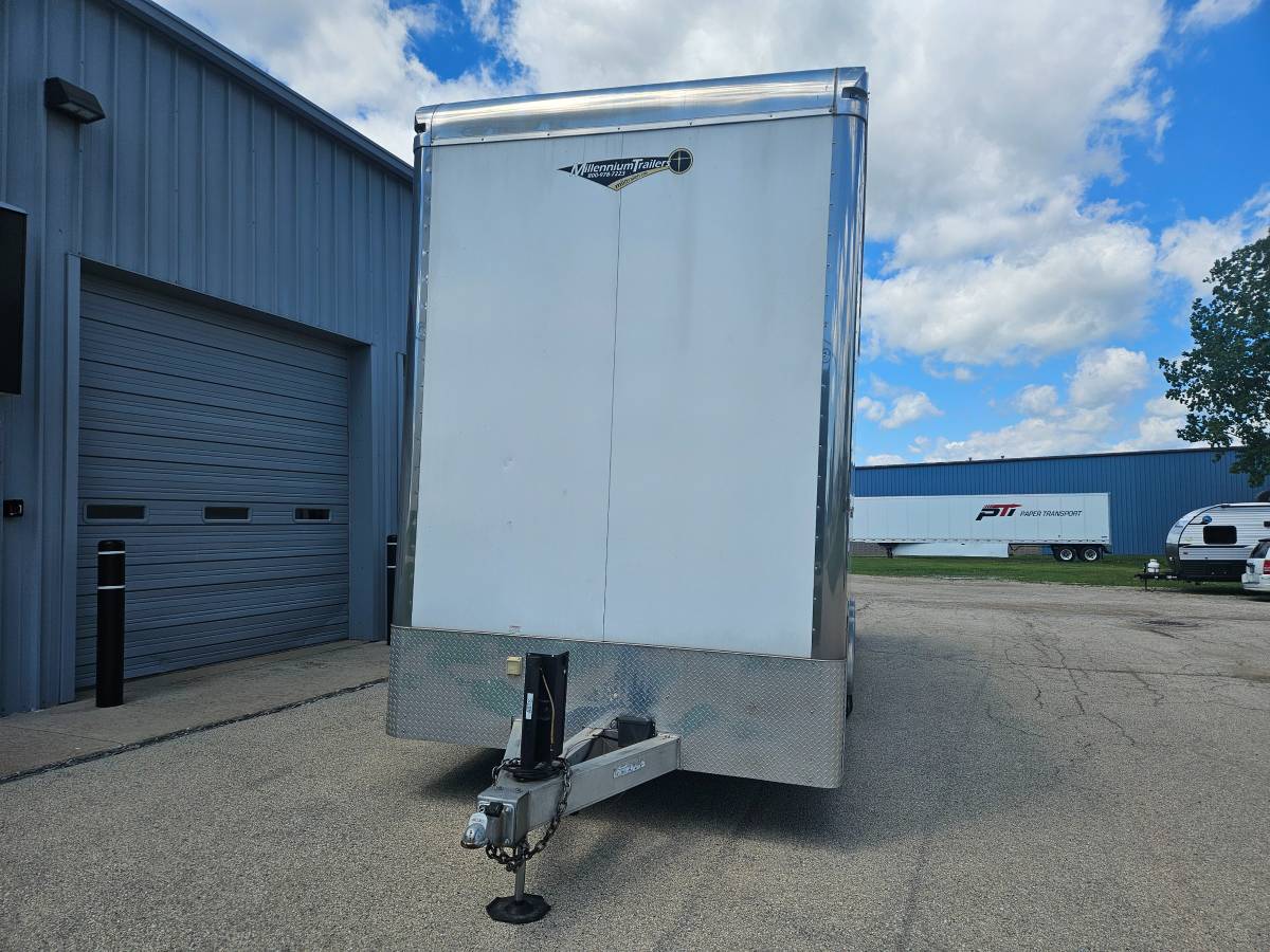 2019 Aluminum Enclosed 24' Stacker trailer, photo 3