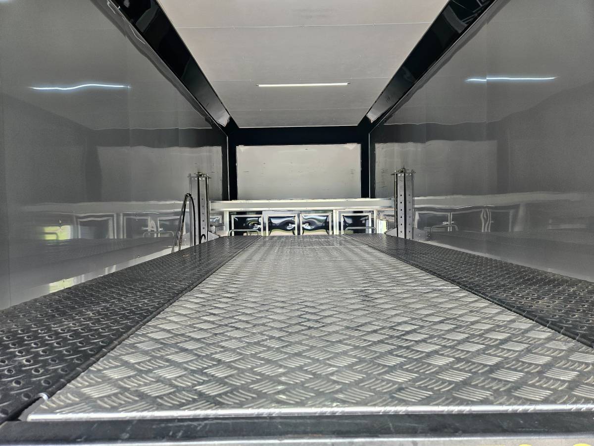 2019 Aluminum Enclosed 24' Stacker trailer, photo 6