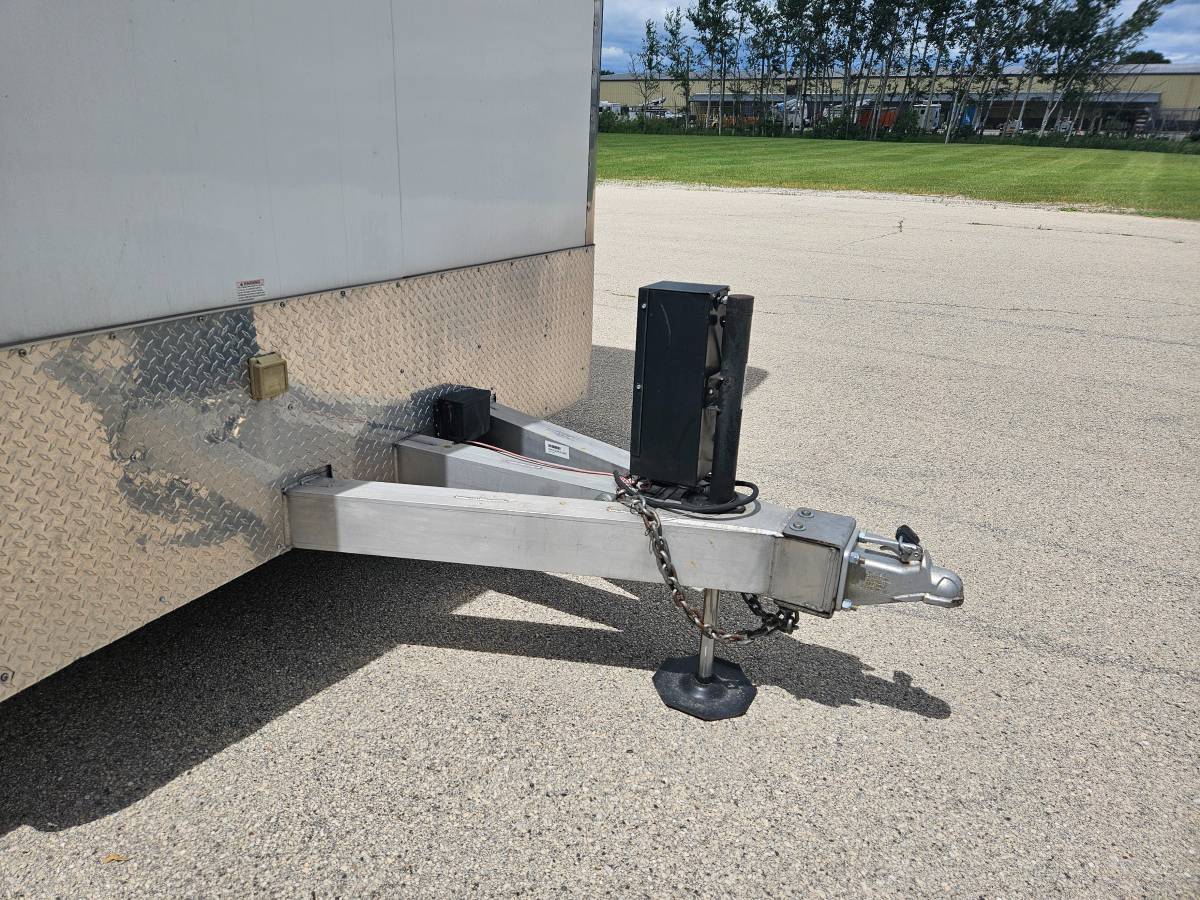 2019 Aluminum Enclosed 24' Stacker trailer, photo 12
