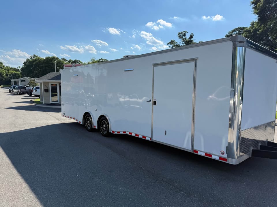 2020 Bravo Star 8.5x28 enclosed trailer, new tires, photo 3