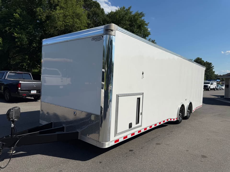 2020 Bravo Star 8.5x28 enclosed trailer, new tires, photo 4