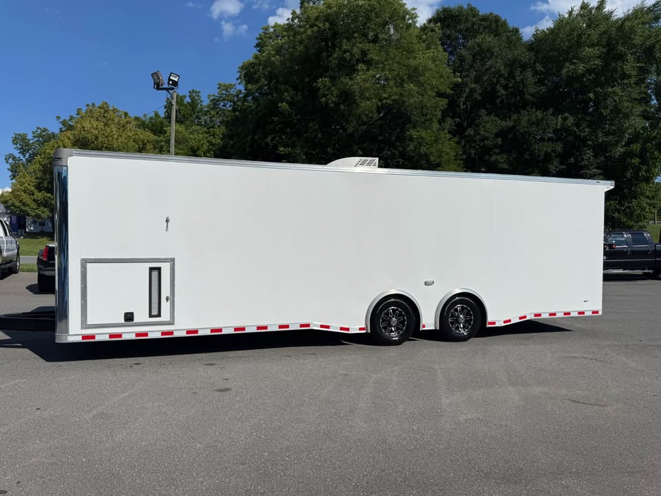 2020 Bravo Star 8.5x28 enclosed trailer, new tires, photo 5