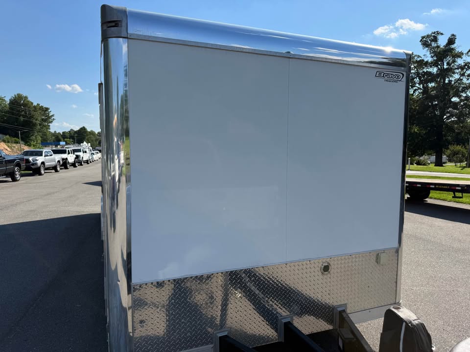2020 Bravo Star 8.5x28 enclosed trailer, new tires, photo 6