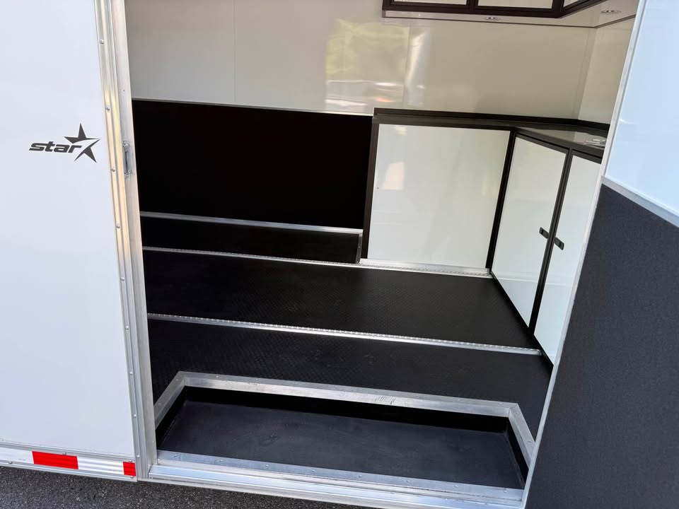 2020 Bravo Star 8.5x28 enclosed trailer, new tires, photo 8