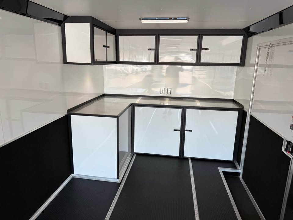 2020 Bravo Star 8.5x28 enclosed trailer, new tires, photo 9