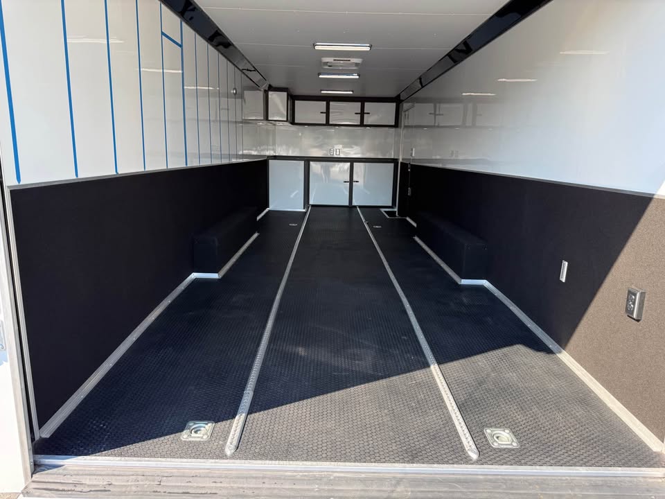 2020 Bravo Star 8.5x28 enclosed trailer, new tires, photo 14