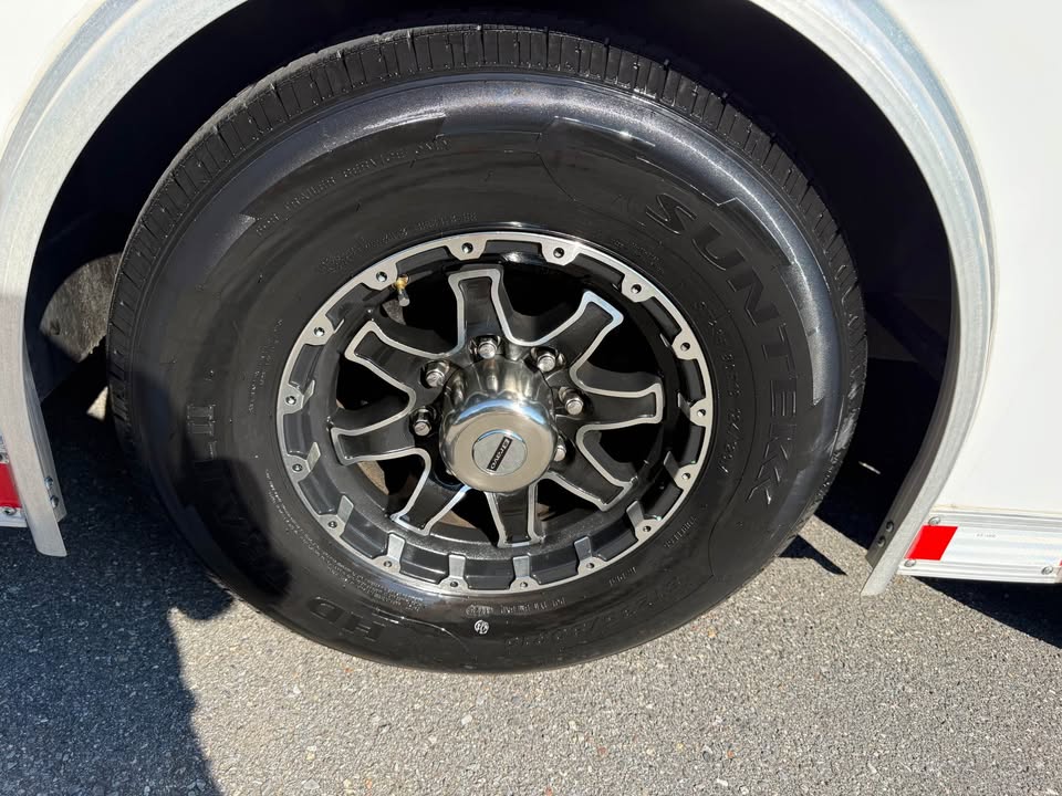 2020 Bravo Star 8.5x28 enclosed trailer, new tires, photo 15