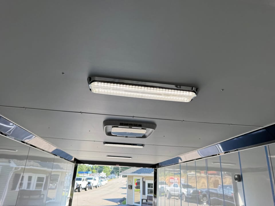 2020 Bravo Star 8.5x28 enclosed trailer, new tires, photo 17