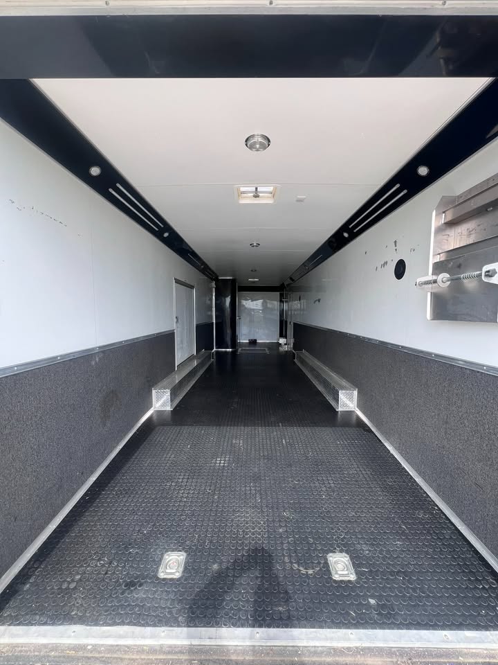 2022 Cargo Mate Eliminator 34 ft enclosed race car hauler, photo 8