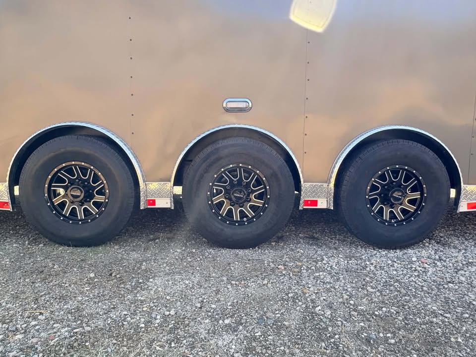 2027 36 ft heavy duty enclosed car hauler, dual side doors, photo 16