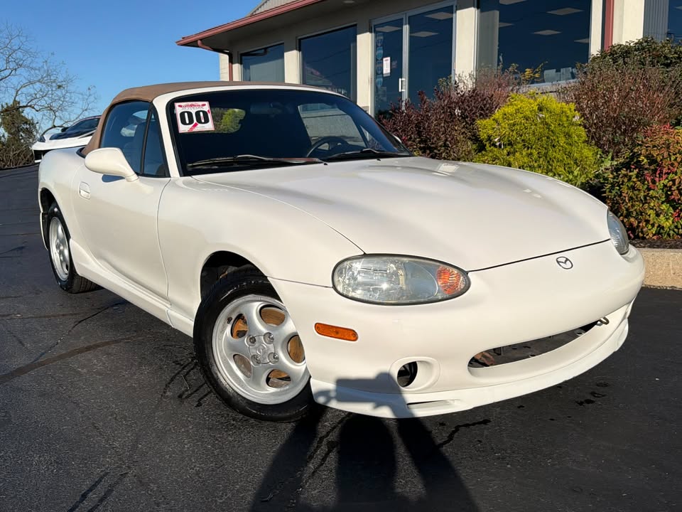 2000 Mazda Miata, manual, tan soft top, no A/C, photo 2
