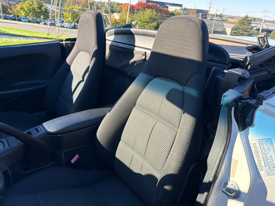 2000 Mazda Miata, manual, tan soft top, no A/C, photo 4