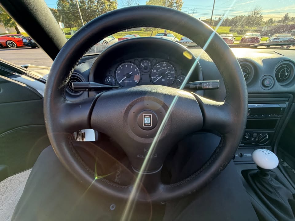 2000 Mazda Miata, manual, tan soft top, no A/C, photo 5