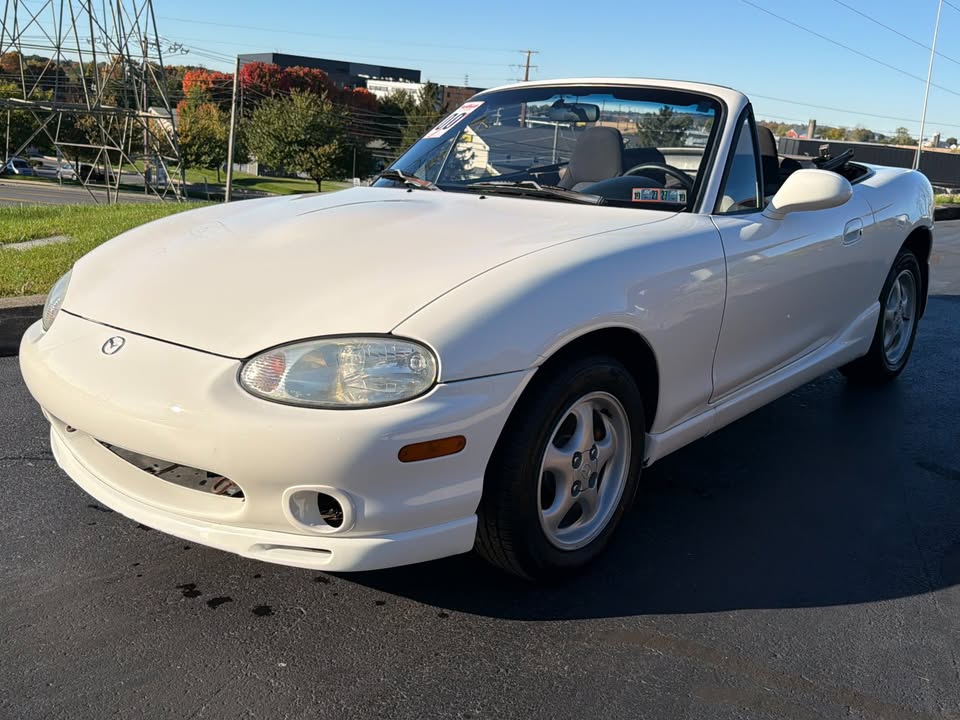 2000 Mazda Miata, manual, tan soft top, no A/C, photo 11