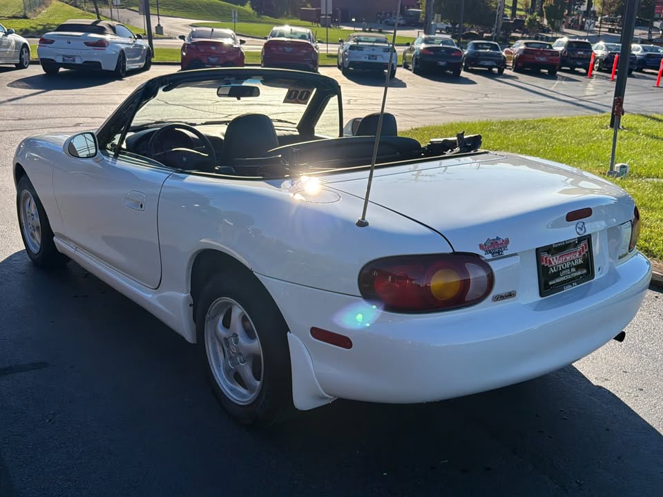 2000 Mazda Miata, manual, tan soft top, no A/C, photo 12