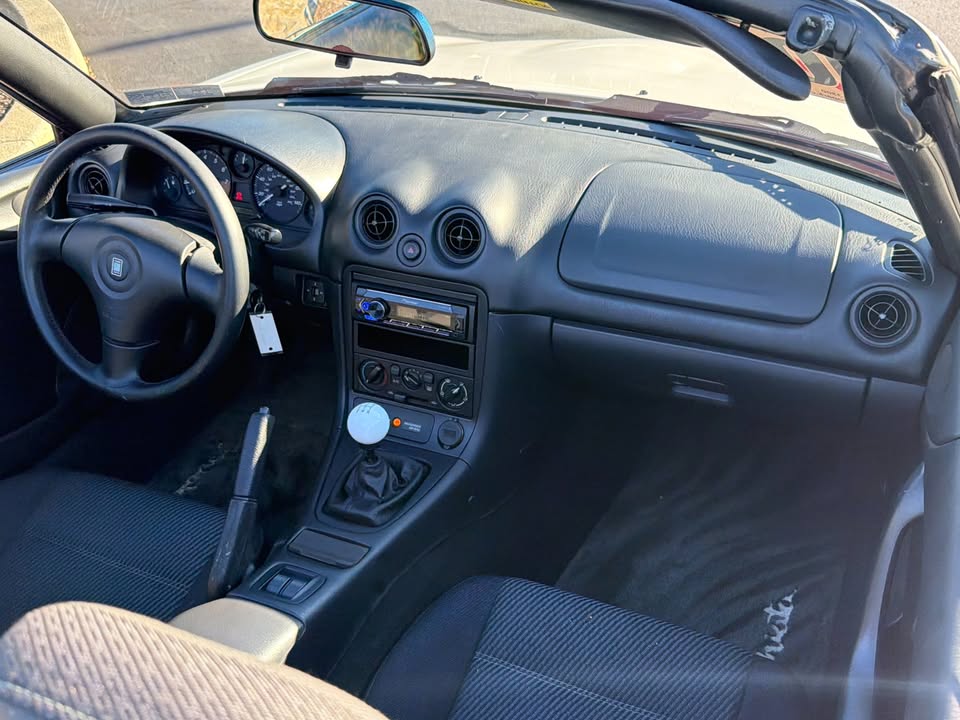 2000 Mazda Miata, manual, tan soft top, no A/C, photo 16