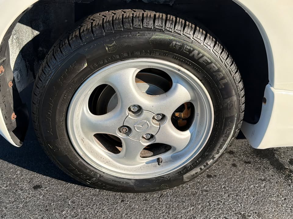 2000 Mazda Miata, manual, tan soft top, no A/C, photo 18