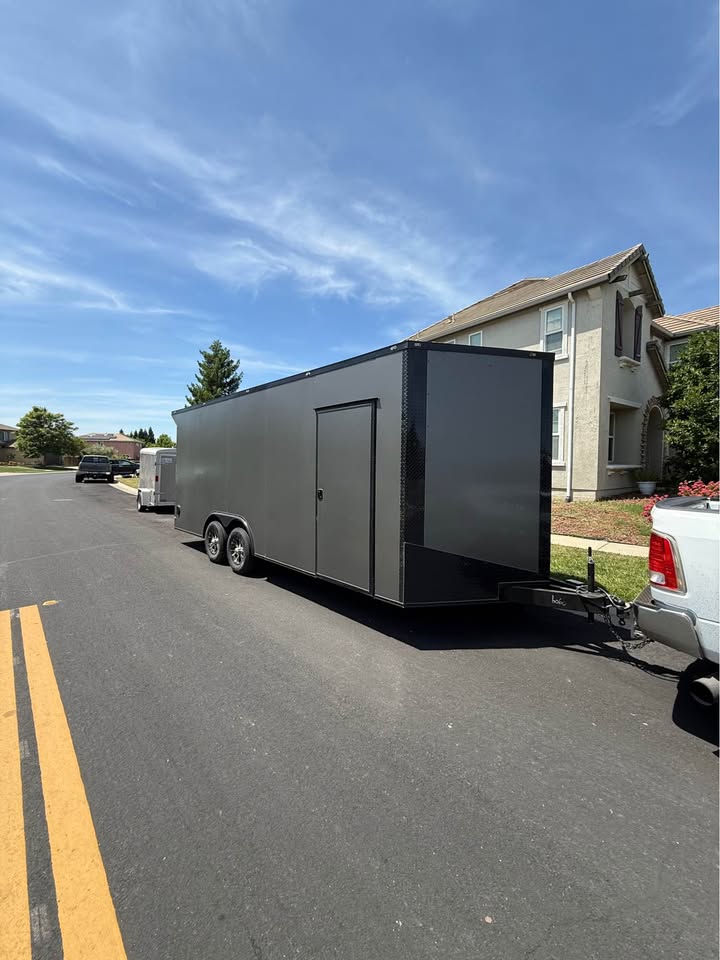 2025 Trailer enclosed, photo 2