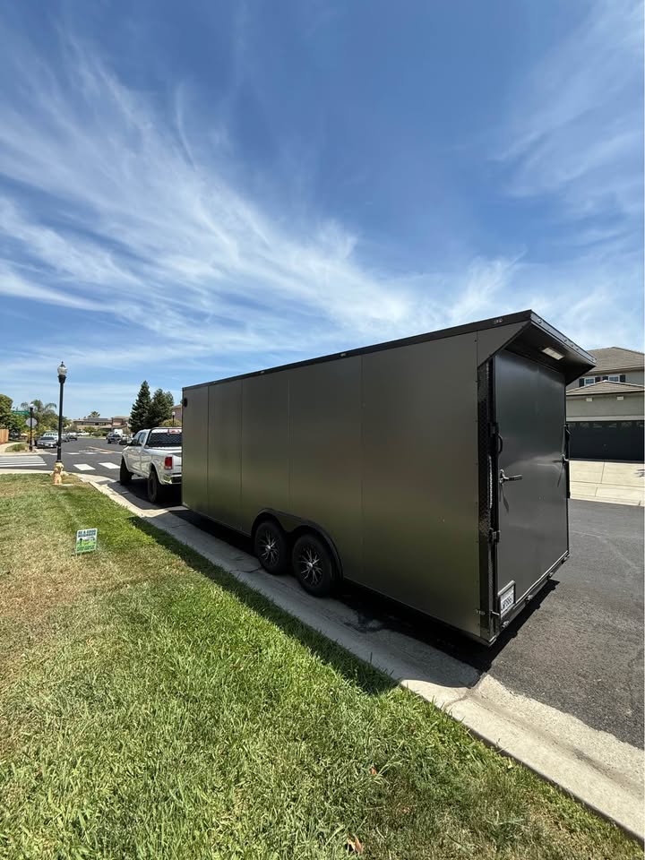 2025 Trailer enclosed, photo 3