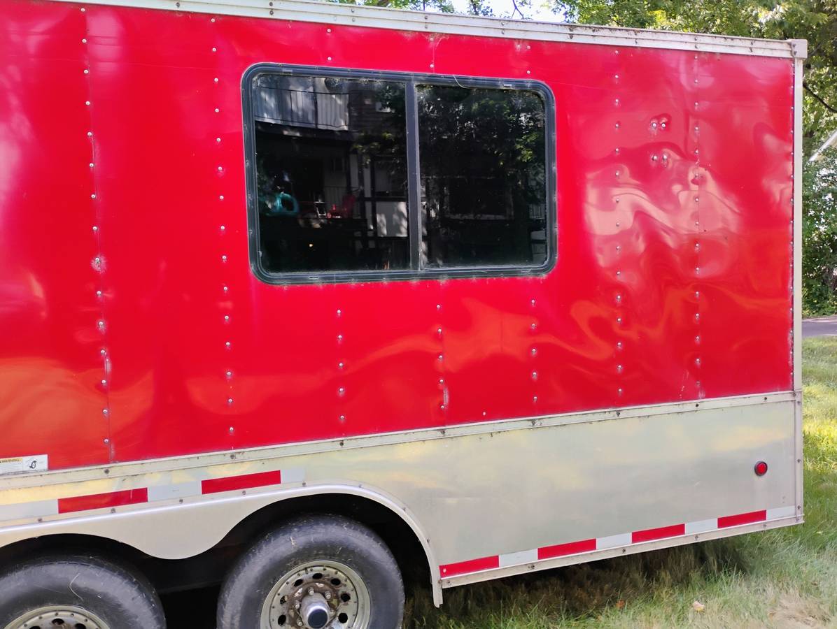 2004 United ExpressLine 34ft Gooseneck Custom Race Trailer, photo 4