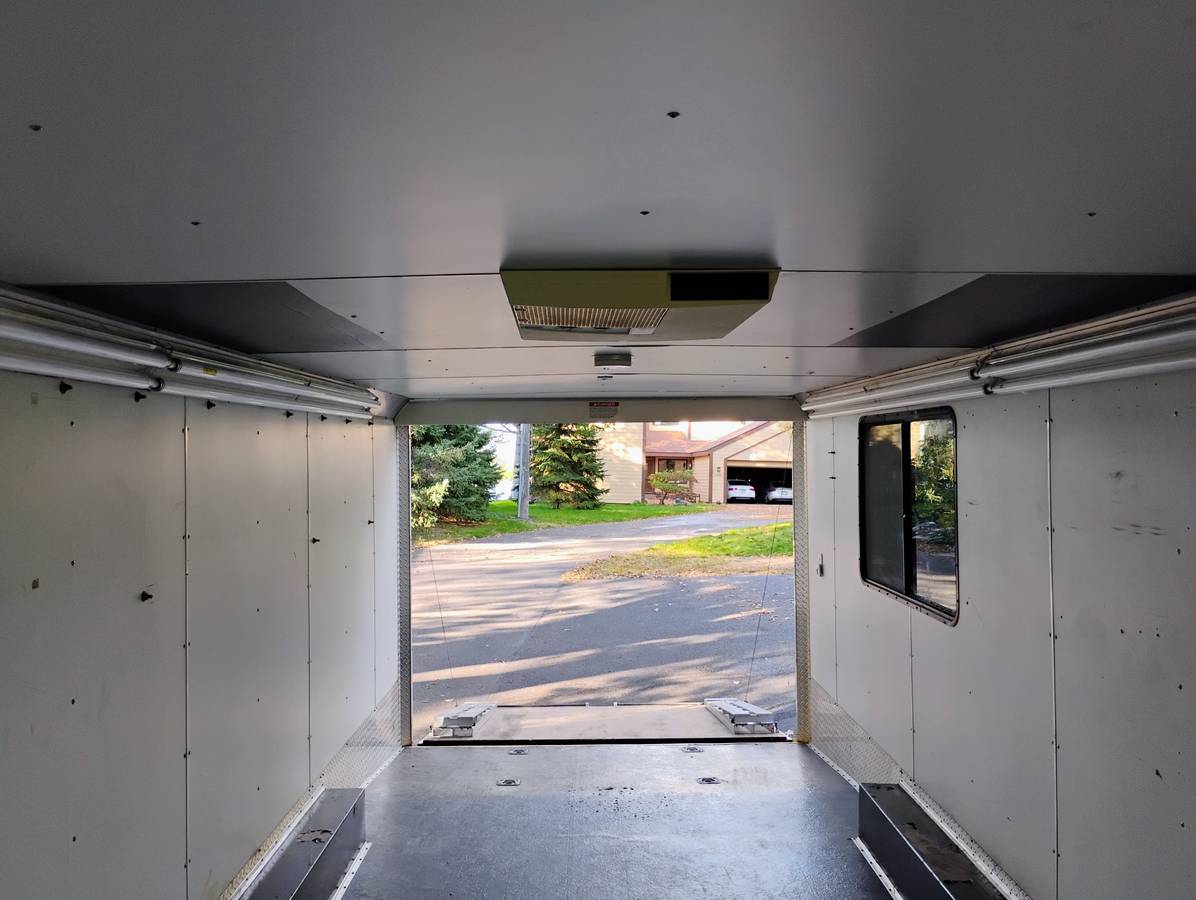2004 United ExpressLine 34ft Gooseneck Custom Race Trailer, photo 8
