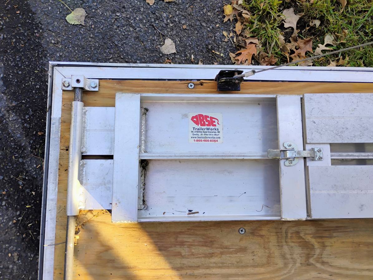 2004 United ExpressLine 34ft Gooseneck Custom Race Trailer, photo 10
