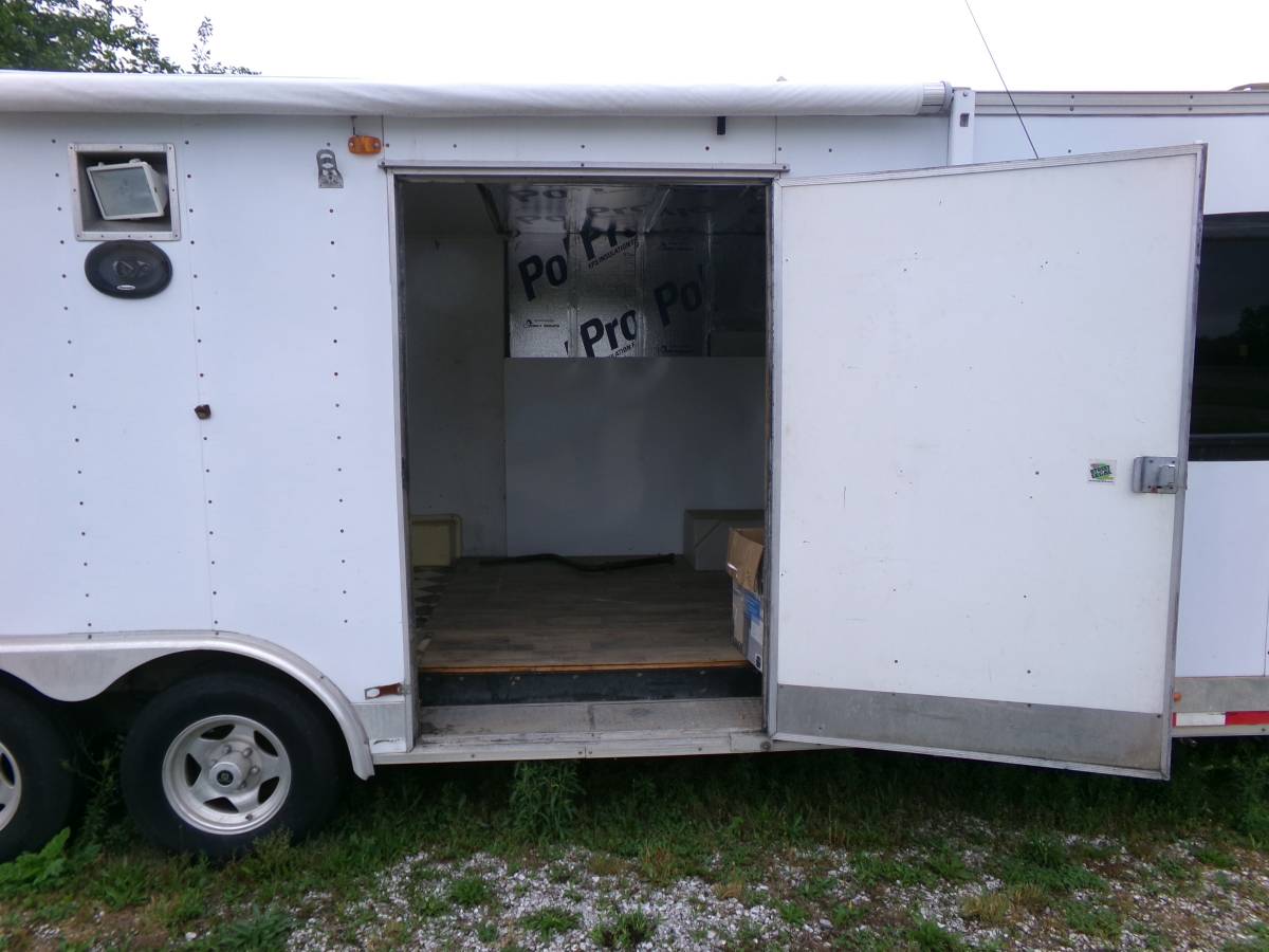 Trailer 40 ft.& 8 ft. wide GooseNeck. 1997 Trailer has a big side door, photo 2
